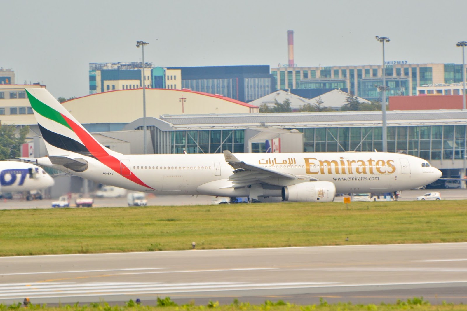Emirates Executive Shares Travel Tips for Jet Lag and Packing